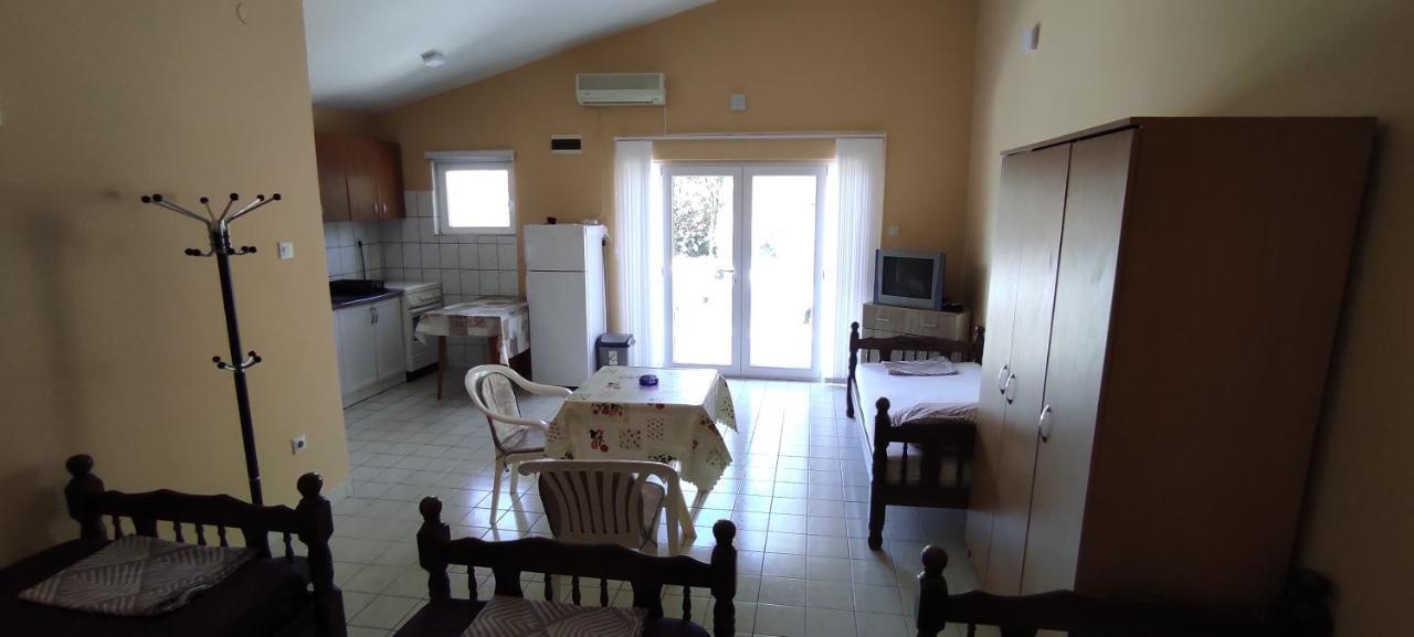 Apartmani Jovanovic Lustica Exterior photo